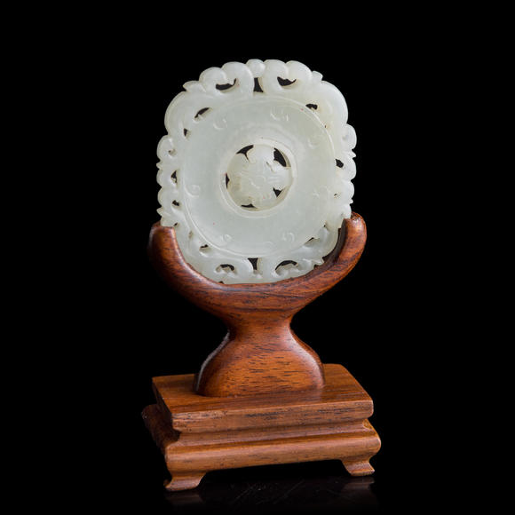 Oakridge Auction Gallery十八世紀 白玉轉心佩（附木座）  A Chinese carved white jade rotating-center pendant