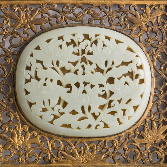 Oakridge Auction Gallery十八世紀(jì)晚 銅鎏金嵌玉瓦硯屏  A Chinese gilt-bronze table screen inlaid with jade plaque