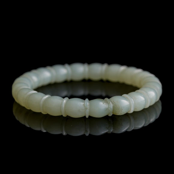 Oakridge Auction Gallery十八世紀(jì) 白玉藕段鐲  A Chinese white jade lotus-root-form bangle