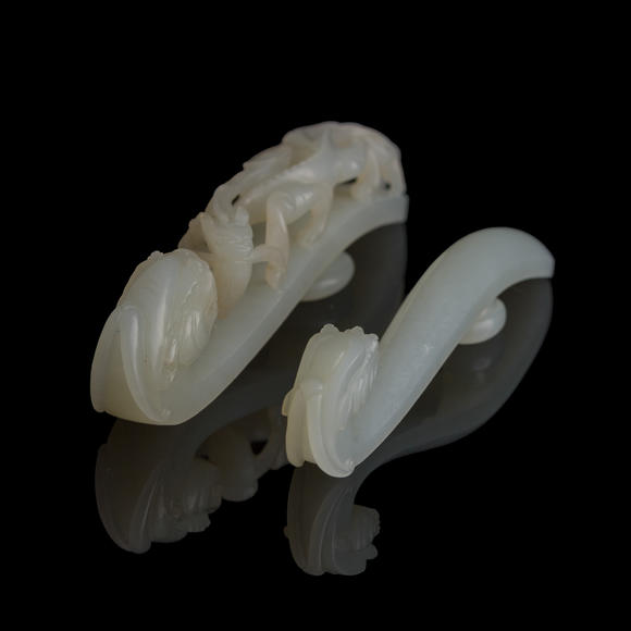 Oakridge Auction Gallery清代 白玉雕龍鉤兩根  Two Chinese white jade dragon hooks
