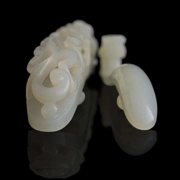 Oakridge Auction Gallery清代 白玉雕龍鉤兩根  Two Chinese white jade dragon hooks