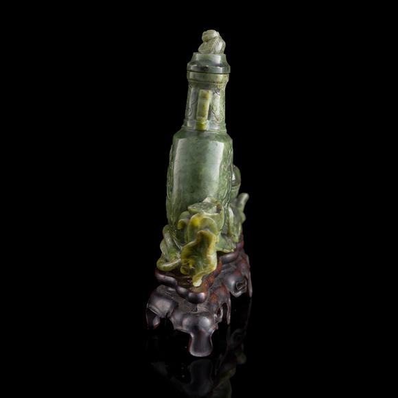 Oakridge Auction Gallery十九世紀(jì)早 碧玉雕瓶盒擺件（附原配硬木座）  A Chinese carved spinach jade scholar's set