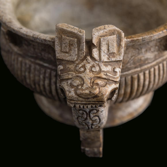 Oakridge Auction Gallery明代 火燒玉簋式爐  A Chinese heat-altered jade gui-form censer