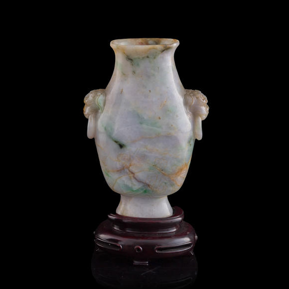 Oakridge Auction Gallery清代 翡翠鋪首尊（附硬木座）  A Chinese jadeite double-handled vase
