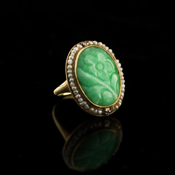 Oakridge Auction Gallery民國(guó) 翡翠項(xiàng)鍊及戒指  A Chinese jadeite necklace and a jadeite-set ring