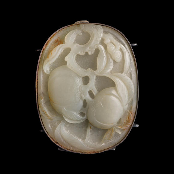Oakridge Auction Gallery十八世紀(jì) 白玉雕壽桃瓦頭 （附銀托）  A Chinese carved white jade ‘longevity peach’ plaque