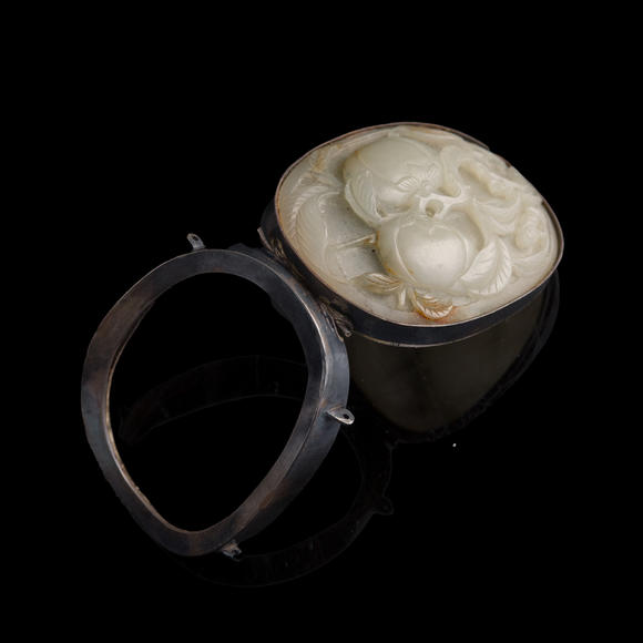 Oakridge Auction Gallery十八世紀(jì) 白玉雕壽桃瓦頭 （附銀托）  A Chinese carved white jade ‘longevity peach’ plaque