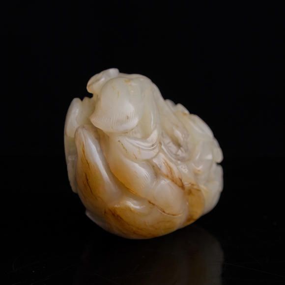 Oakridge Auction Gallery十九世紀 白玉荷塘清趣掛墜  A Chinese white jade 'lotus pond' pendant