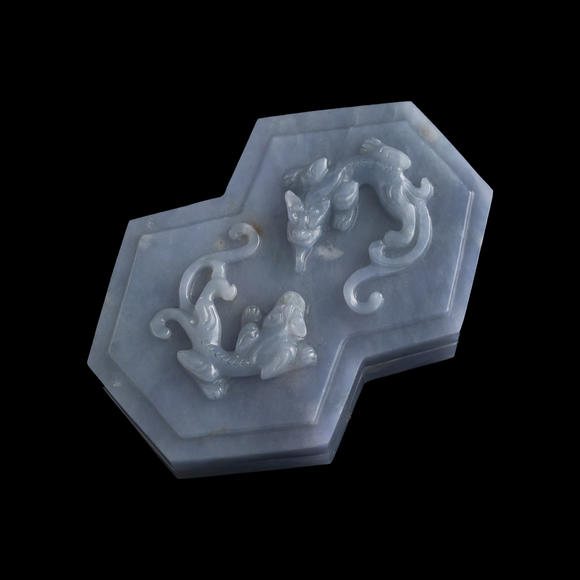 Oakridge Auction Gallery翡翠雕螭龍蓋盒  A Chinese carved jadeite 'chilong' lidded box