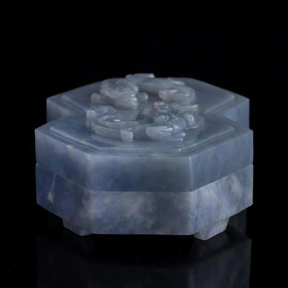 Oakridge Auction Gallery翡翠雕螭龍蓋盒  A Chinese carved jadeite 'chilong' lidded box