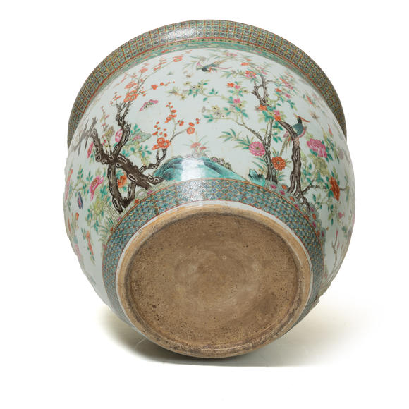 Oakridge Auction Gallery十九世紀 粉彩花鳥大缸  A large Chinese famille rose 'flower and bird' jar