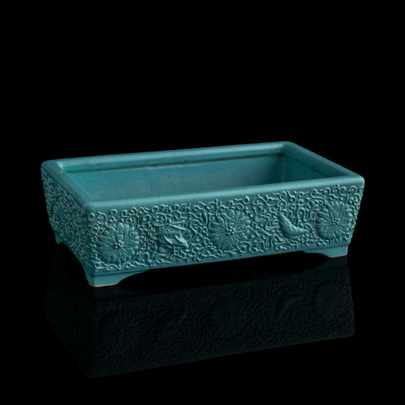 Oakridge Auction Gallery十九世紀(jì) 綠松石釉刻纏枝蓮水仙盆  A Chinese turquoise-glazed 'lotus scrolls' narcissus bowl