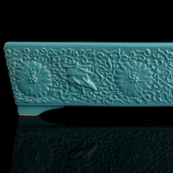 Oakridge Auction Gallery十九世紀(jì) 綠松石釉刻纏枝蓮水仙盆  A Chinese turquoise-glazed 'lotus scrolls' narcissus bowl