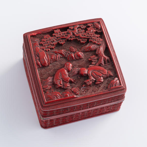Oakridge Auction Gallery十九世紀(jì)早 剔紅人物四方香盒  A Chinese square cinnabar incense box