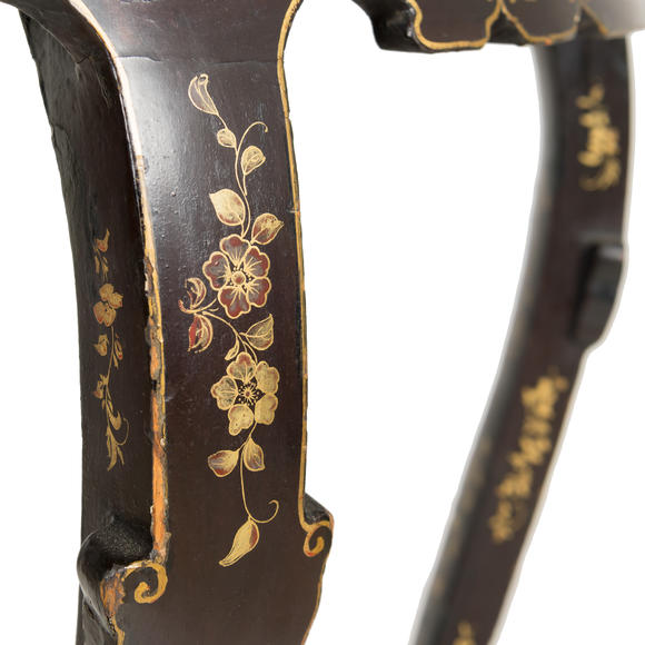 Oakridge Auction Gallery十八世紀(jì) 黑漆描金彩繪半圓桌  A Chinese gilt-lacquered half-moon table