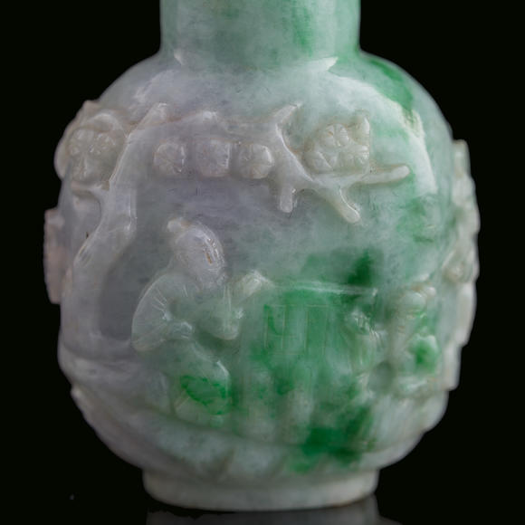 Oakridge Auction Gallery十九世紀(jì) 翡翠雕松下高仕鼻煙壺  A Chinese jadeite 'scholar beneath pine tree' snuff bottle