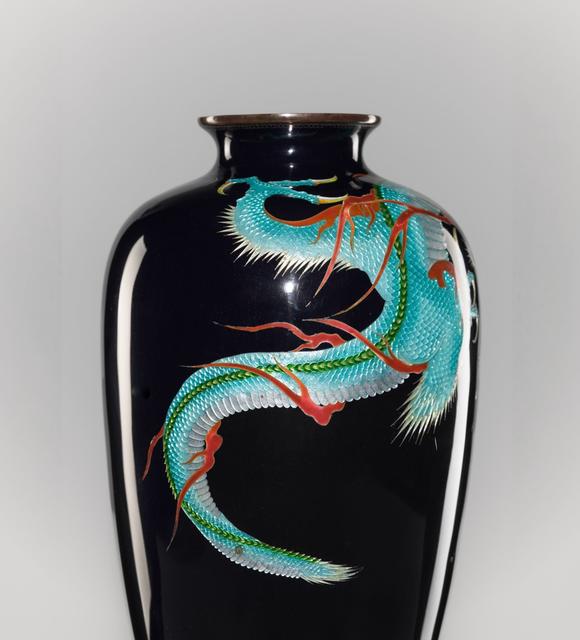 Galerie ZackeA LARGE AND IMPRESSIVE CLOISONNé ENAMEL GINBARI ‘DRAGON’ VASE, ATTRIBUTED TO THE WORKSHOP OF KUMENO TEITARO