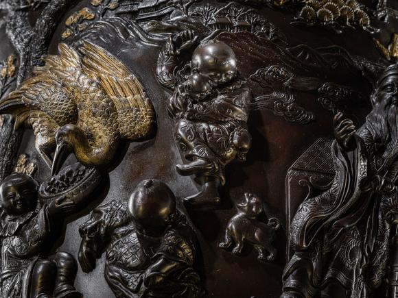 Galerie ZackeHAYASHI HARUSADA: A MONUMENTAL (234 CM) PARCEL-GILT BRONZE ‘RYUJIN AND DRAGONS’ EXHIBITION KORO (INCENSE BURNER)