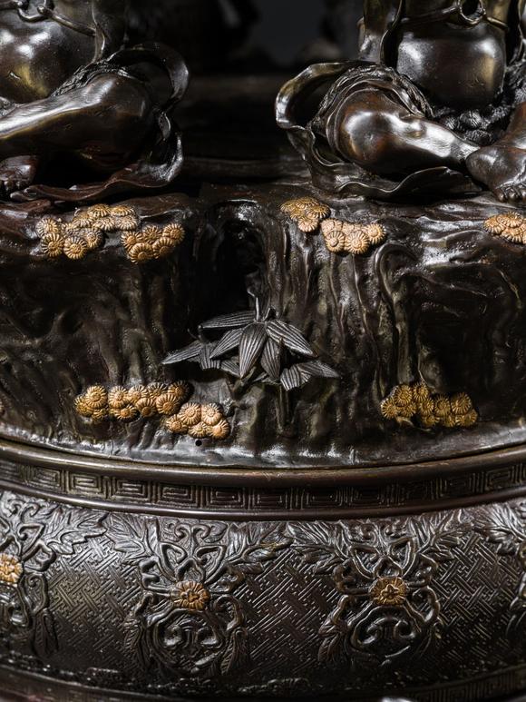 Galerie ZackeHAYASHI HARUSADA: A MONUMENTAL (234 CM) PARCEL-GILT BRONZE ‘RYUJIN AND DRAGONS’ EXHIBITION KORO (INCENSE BURNER)