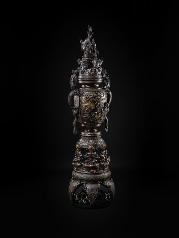 Galerie ZackeHAYASHI HARUSADA: A MONUMENTAL (234 CM) PARCEL-GILT BRONZE ‘RYUJIN AND DRAGONS’ EXHIBITION KORO (INCENSE BURNER)
