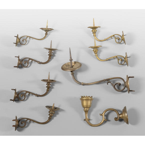 Aste Boetto SRLScatola contenente apliques in bronzo di varie