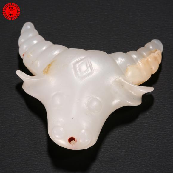 北京啟石明 玉牛首、玉臥牛一組