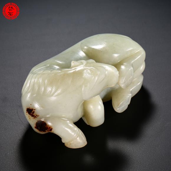 北京啟石清 圓雕玉馬擺件（帶木座）