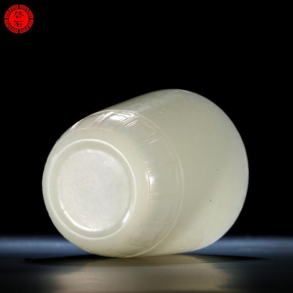 北京啟石清 蓮瓣紋白玉杯（帶座）