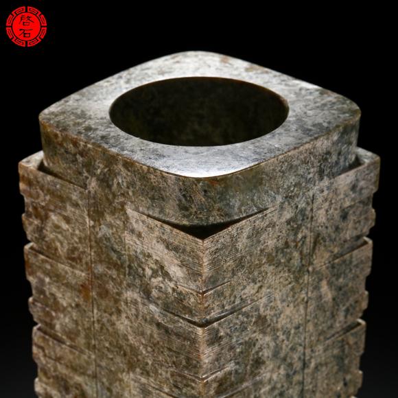 北京啟石明 神人紋玉琮