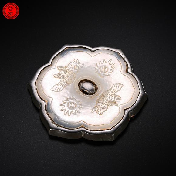 北京啟石清 嵌白玉摩羯紋菱花鏡