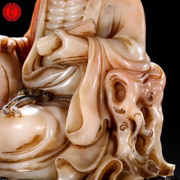 北京啟石清 持卷羅漢擺件（帶紫檀座）