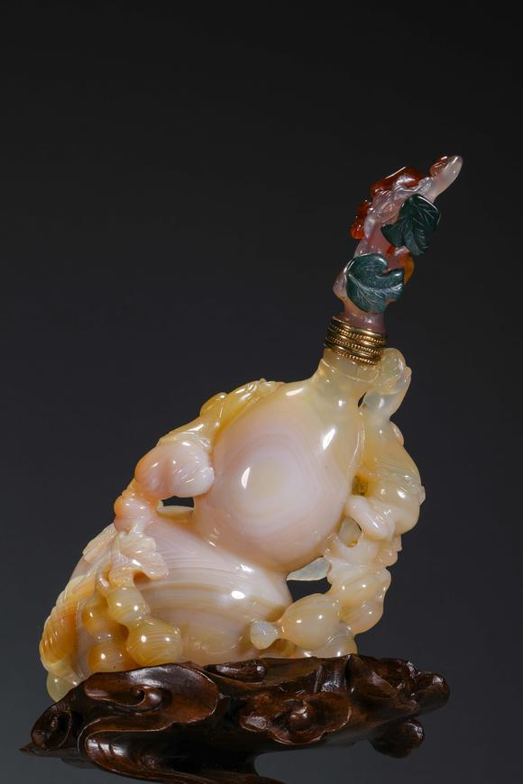吉本株式會社清代，瑪瑙花卉鼻煙壺