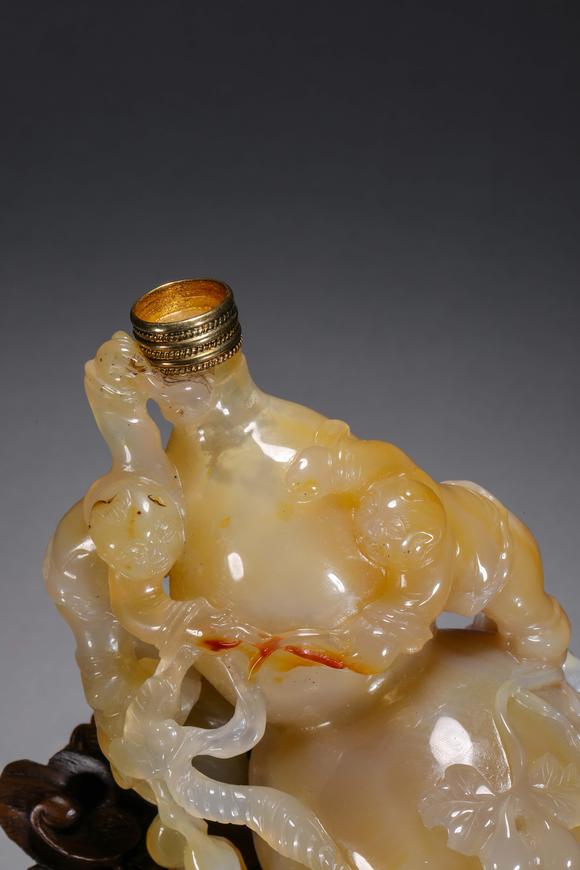 吉本株式會(huì)社清代，瑪瑙花卉鼻煙壺