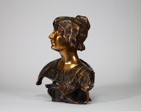 Goldfield Auction sarlsPaul Fran?ois BERTHOUD (1870-1939), buste de jeune femme en bronze à patine dorée et brune, de style Art nouveau, le visage aux traits doux surmontant