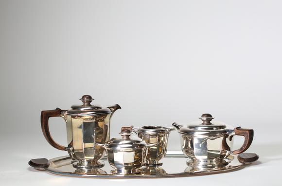 Goldfield Auction sarlsPhilippe Wolfers (1858-1929) pour Wolfers Frères, service à thé et café en argent massif de style Art Déco, comprenant une théière, une cafetière, un