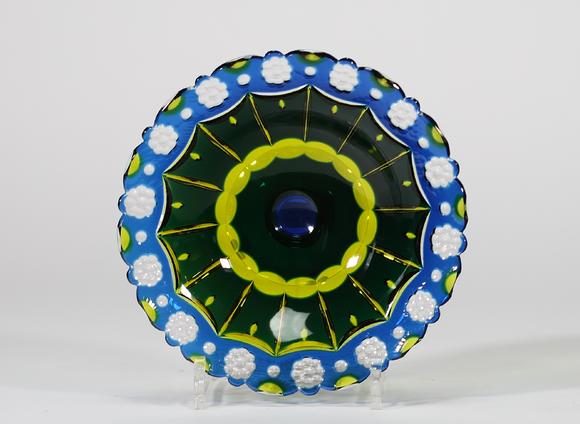 Goldfield Auction sarlsVal Saint Lambert, rare coupe en cristal taillé et triplé bleu et vert, uranium, à décor riche de pointes de diamant, facettes rayonnantes et frise de