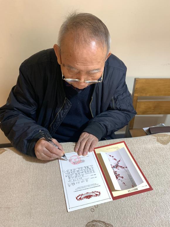 北京嘉翰紅梅圖 附帶原故宮博物院鑒定專家潘深亮鑒定證書