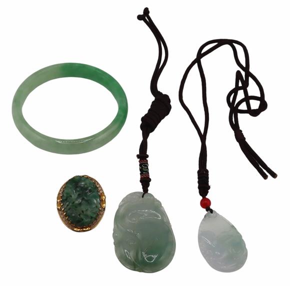 Clarke Auction GalleryCollection of Jade & Carved Objects.