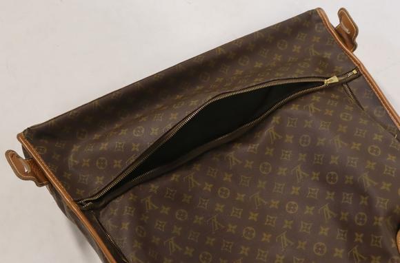 Clarke Auction GalleryCOUTURE. Vintage Louis Vuitton Garment Bag.