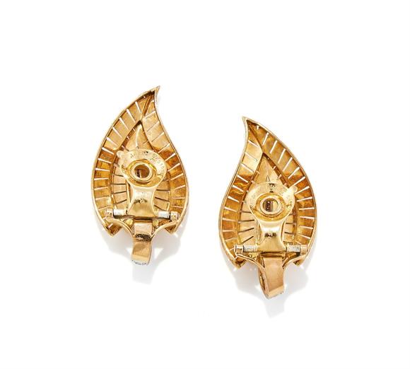 DreweattsVAN CLEEF & ARPELS, A PAIR OF DIAMOND SET LEAF EARRINGS