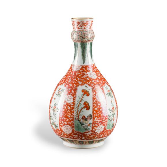 Hargesheimer Kunstauktionen DüsseldorfEINE FAMILLE-VERTE-VASE MIT BLUMENDARSTELLUNG