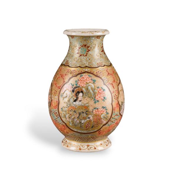 Hargesheimer Kunstauktionen DüsseldorfEINE KLEINE SATSUMA-VASE