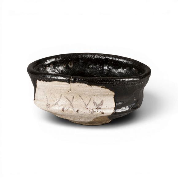Hargesheimer Kunstauktionen DüsseldorfEINE GROSSE KURO-ORIBE-TEESCHALE (CHAWAN)