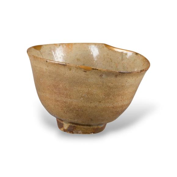 Hargesheimer Kunstauktionen DüsseldorfEINE KARATSU-CHAWAN (TEESCHALE)