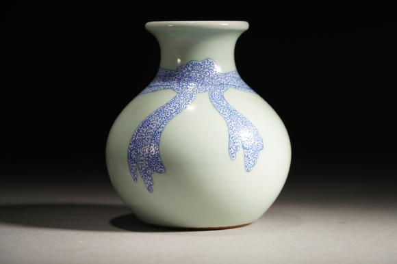 古河會(huì)青花小抱月瓶