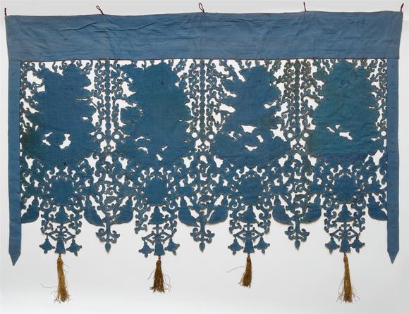 Kunsthaus Lempertz KGAn extraordinary pair of Tibetan silk brocade appliqué temple hangings. Around 1900