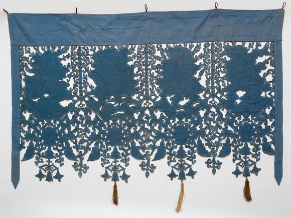 Kunsthaus Lempertz KGAn extraordinary pair of Tibetan silk brocade appliqué temple hangings. Around 1900