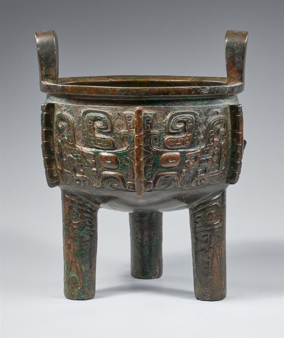Kunsthaus Lempertz KGA bronze ritual vessel of ding type. Early Western Zhou period (1046–771 BC)