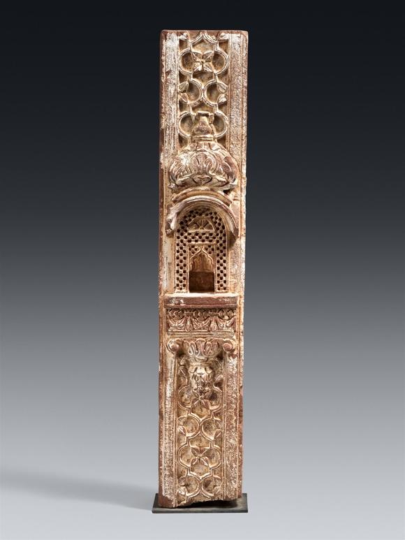 Kunsthaus Lempertz KGA Mughal carved red stone and painted white pillar with a jharokha window. India, Rajasthan. 18/19th century