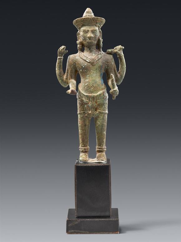 Kunsthaus Lempertz KGA small Khmer bronze figure of four-armed Vishnu. Cambodia. 12th century